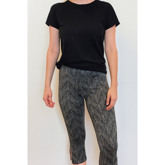 Athleta Womens Be Free Knickers Crop‎ Leggings Gray Size Small Activewear - Picture 1 of 7